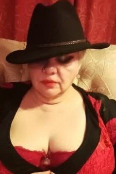 Yvonne Lena aus Pforzheim